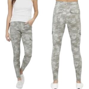 TALL! NEW! SPANX' Stretch Twill Ankle Cargo Pants in Stone Wash Camo - Sz M Tall